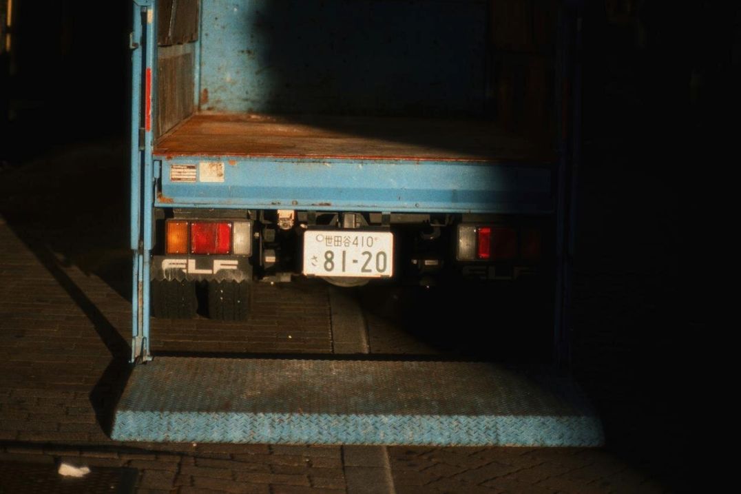 Cold storage racks with labelled pallets
